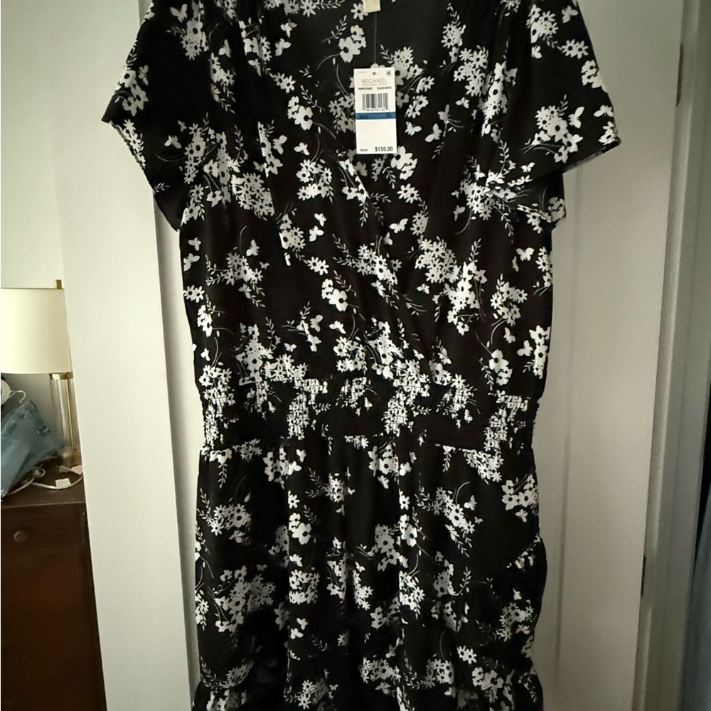 Michael Kors Short Sleeve Flowy Dress.  Black and White Floral. Size XL